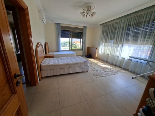 Unique & Beautiful Villa with Garden & Pool For Sale in Nahr Ibrahim, Maaysra — 16