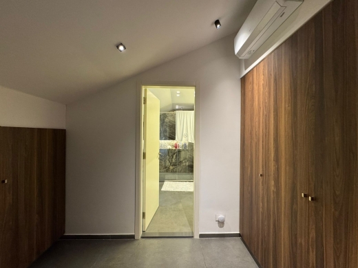 Luxurious High-End Finishing Duplex For Sale in A Prime Location in Beit Meri — 14