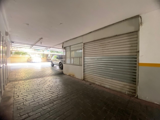 100 SQM Warehouse For Sale in Carré D'or, Tabaris