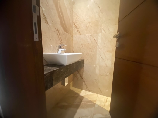 Sunny Apartment with Sea View For Sale in Caracas, Beirut — 17
