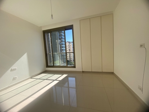 Sunny Apartment with Sea View For Sale in Caracas, Beirut — 8