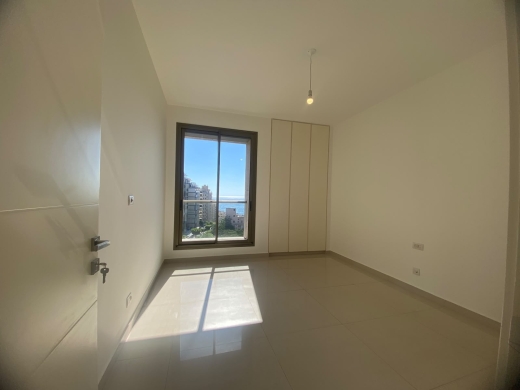 Sunny Apartment with Sea View For Sale in Caracas, Beirut — 7
