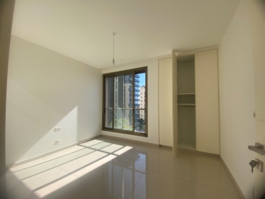 Sunny Apartment with Sea View For Sale in Caracas, Beirut — 9