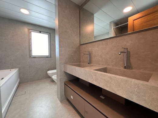 4-Bedroom Apartment with Panoramic Sea View for Sale in Pasteur — 11