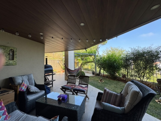 Beautiful Apartment with Garden/Terrace For Sale in Beit Meri — 3