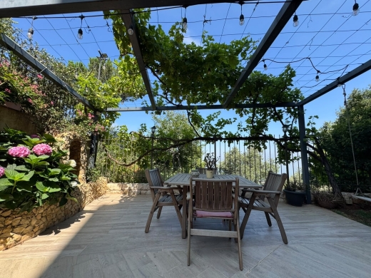Beautiful Apartment with Garden/Terrace For Sale in Beit Meri