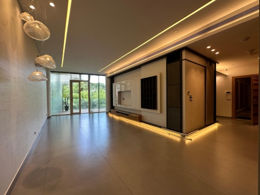 High-End 2-Bedroom Apartment For Rent in Down Town — 2