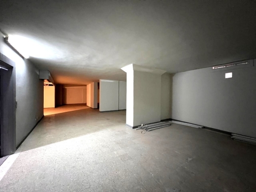 356 SQM Warehouse For Rent in Gemayzeh
