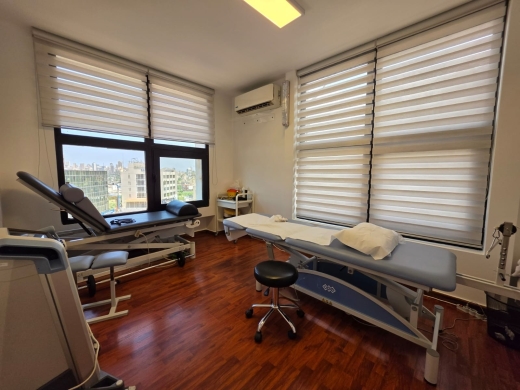 100 SQM Unfurnished Office For Sale in Hazmieh