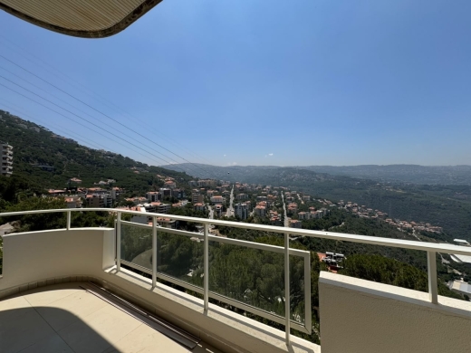 Apartment in a Prime Location Unlockable Mountain View For Sale in Beit Meri