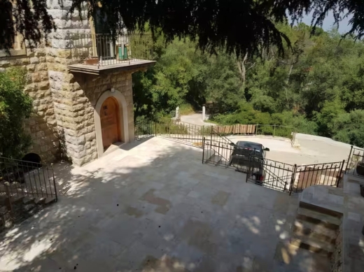 Furnished House With Terrace and Garden For Rent in Bikfaya, Naas