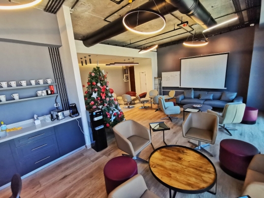 An Amazing Office for Rent in an Iconic Building in Achrafieh — 11