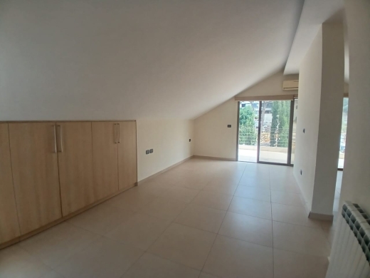Unfurnished Roof Apartment With a Nice View For Rent in Qornet El Hamra — 12