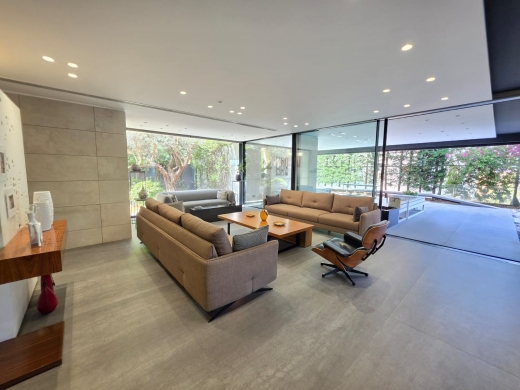 Luxury Living! Apartment with Garden & Terrace For Sale in Montverde