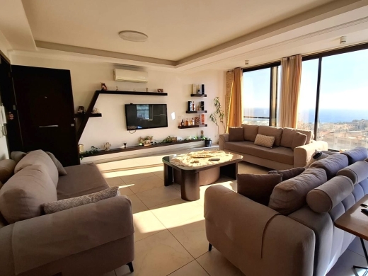 Apartment for Sale in Aamchit Benefits From An Open Sea View — 2