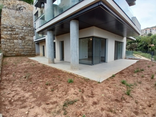 High-End Apartment with Sea and Mountain View For Sale in Roumie