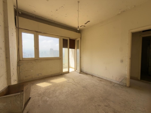 Fix-it up! 3-Bedroom Apartment in Calm Street For Sale in Achrafieh, Sioufi — 8