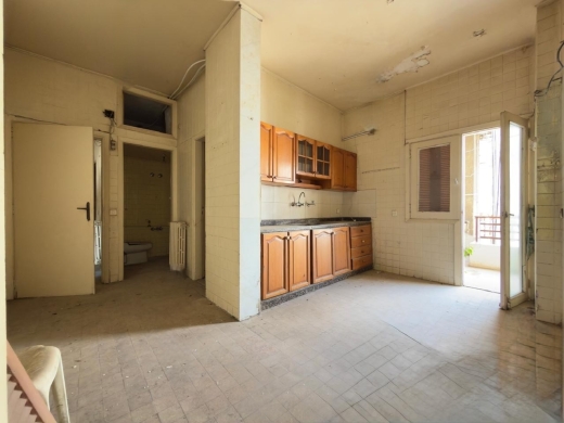 Fix-it up! 3-Bedroom Apartment in Calm Street For Sale in Achrafieh, Sioufi — 5