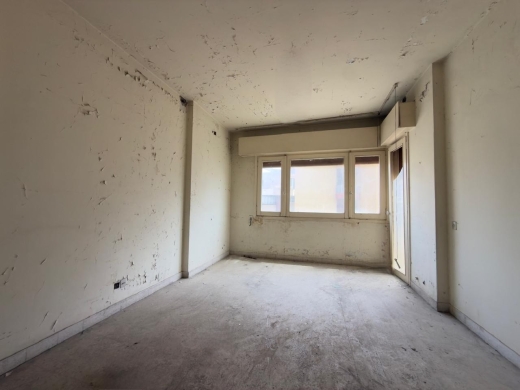 Fix-it up! 3-Bedroom Apartment in Calm Street For Sale in Achrafieh, Sioufi — 7