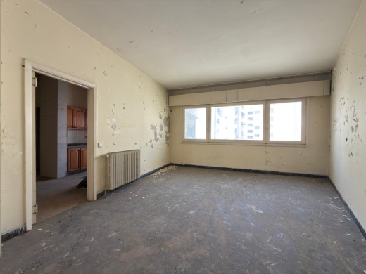 Fix-it up! 3-Bedroom Apartment in Calm Street For Sale in Achrafieh, Sioufi — 6