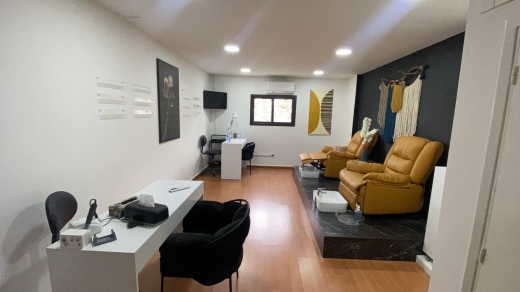 Fully Equipped Beauty Lounge For Rent in Aoukar