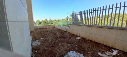 A Deluxe Apartment for Rent in Adma with Garden and Open Sea View — 12