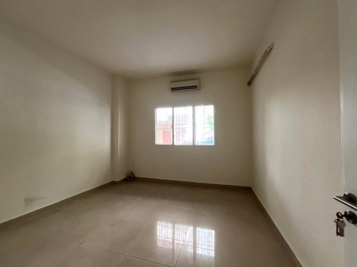 Great Potential! 2-Bedroom Apartment with Terrace For Sale in Achrafieh, Sassine — 5