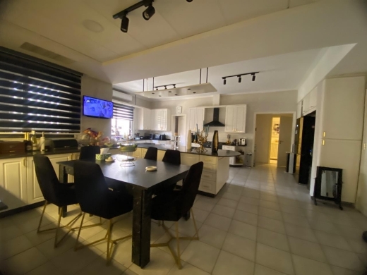Luxury Living! Unfurnished 3-Bedroom Apartment For Rent in Uneso — 9