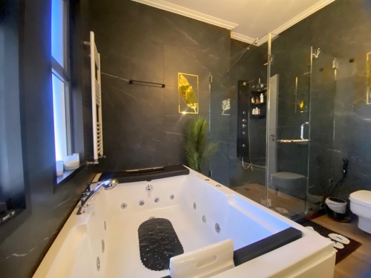 Luxury Living! Unfurnished 3-Bedroom Apartment For Rent in Uneso — 16