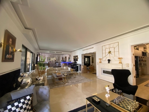 Luxury Living! Unfurnished 3-Bedroom Apartment For Rent in Uneso — 2
