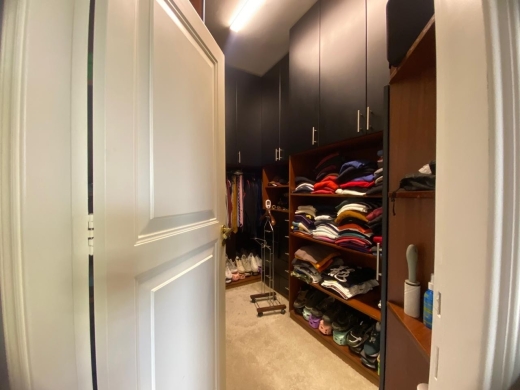 Luxury Living! Unfurnished 3-Bedroom Apartment For Rent in Uneso — 23