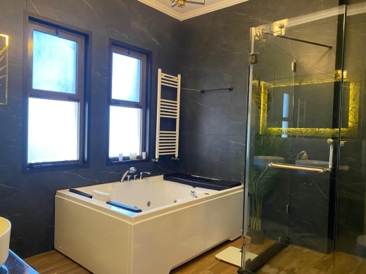 Luxury Living! Unfurnished 3-Bedroom Apartment For Rent in Uneso — 18