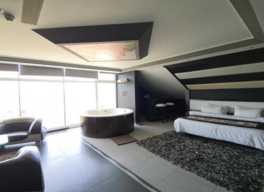 Great Investment! 9-Floors Luxury Hotel For Sale in Haret Sakher — 3