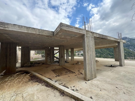 A 900 SQM Land With Permit For Sale in Chahtoul — 4
