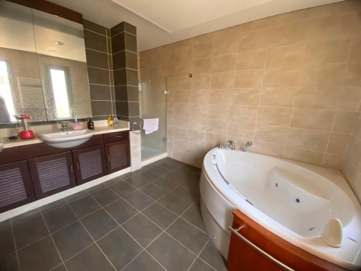 Amazing Apartment Mountain & Sea View For Sale in Ain El Mreisseh, Ras Beirut — 14