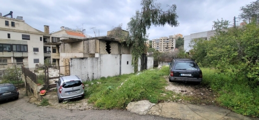 A 1,100 SQM Land With Building For Sale in Ballouneh