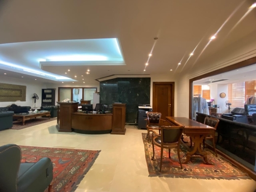 Spacious & Unfurnished Office For Sale in Commercial Building in Verdun, Beirut — 5
