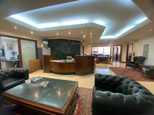 Spacious & Unfurnished Office For Sale in Commercial Building in Verdun, Beirut