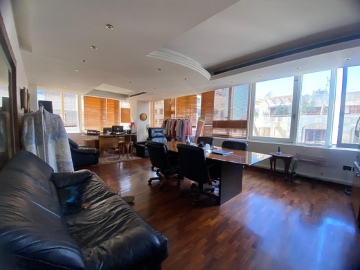 Spacious & Unfurnished Office For Sale in Commercial Building in Verdun, Beirut — 3