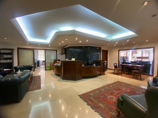 Spacious & Unfurnished Office For Sale in Commercial Building in Verdun, Beirut — 4