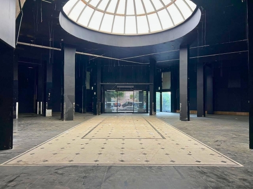 Amazing 900 SQM Shop For Rent in Achrafieh, Alexandre area