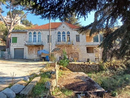 Traditional Old Lebanese House With Land For Sale in Khenchara