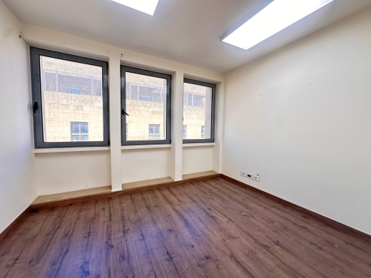 285 SQM Ready to Move-in Office For Rent Downtown — 6
