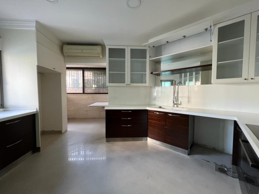 Spacious Apartment With a Terrace For Sale in Achrafieh, Saydeh — 7