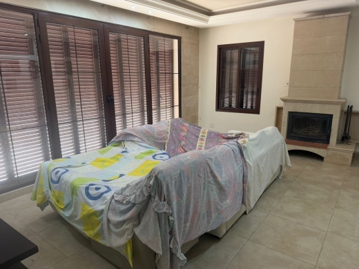 Exclusive! An Individual Villa For Sale in Ebrin, Batroun — 25