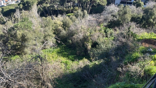 A 1,100 SQM Land For Sale in Broumana