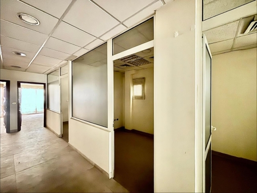 Spacious Apartment Suitable as Office For Sale in Badaro — 9