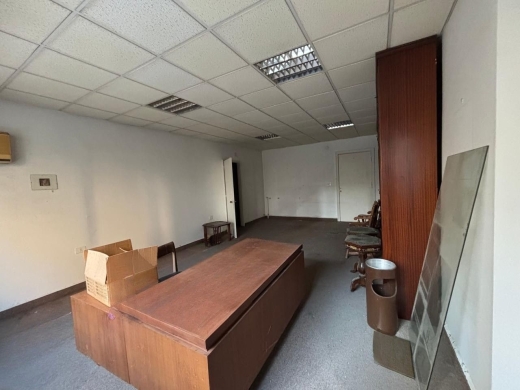 32 SQM Office For Sale in Badaro — 2