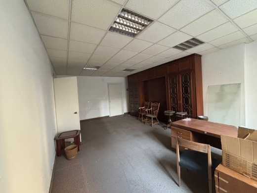 32 SQM Office For Sale in Badaro