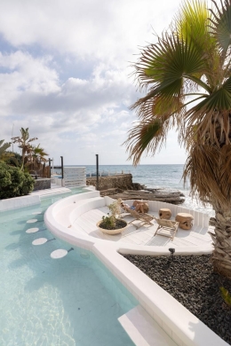 Villa Pieds Dans L'eau with Pool For Sale In Kfar Aabida, Batroun — 12